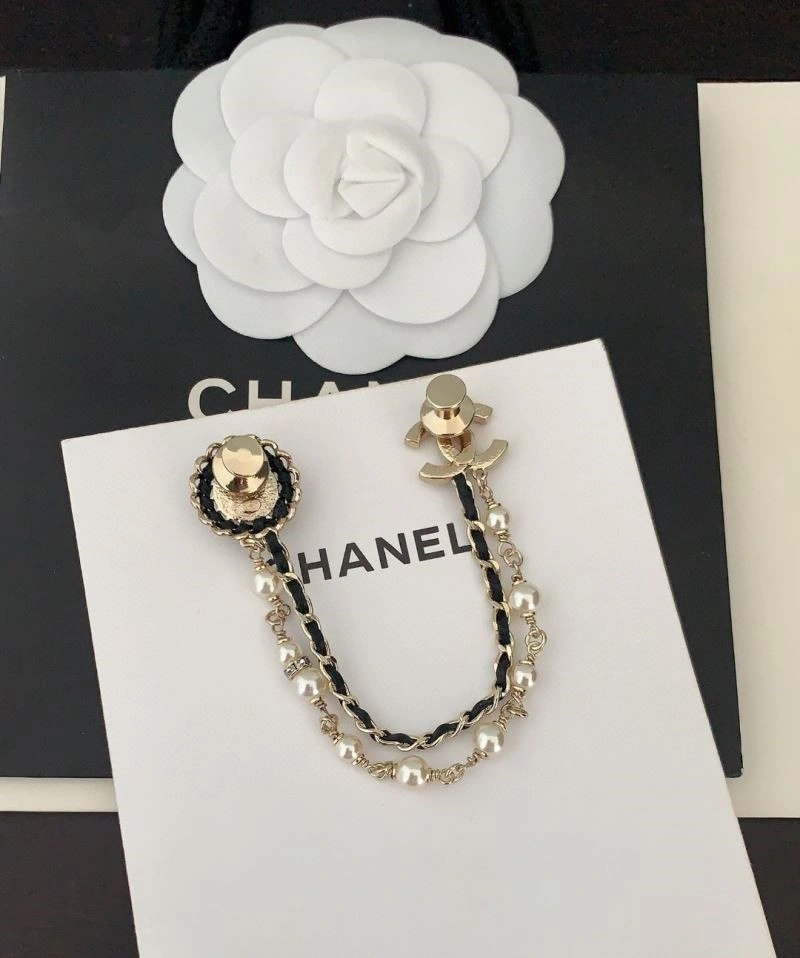 Lightweight Chanel Brooches 224438