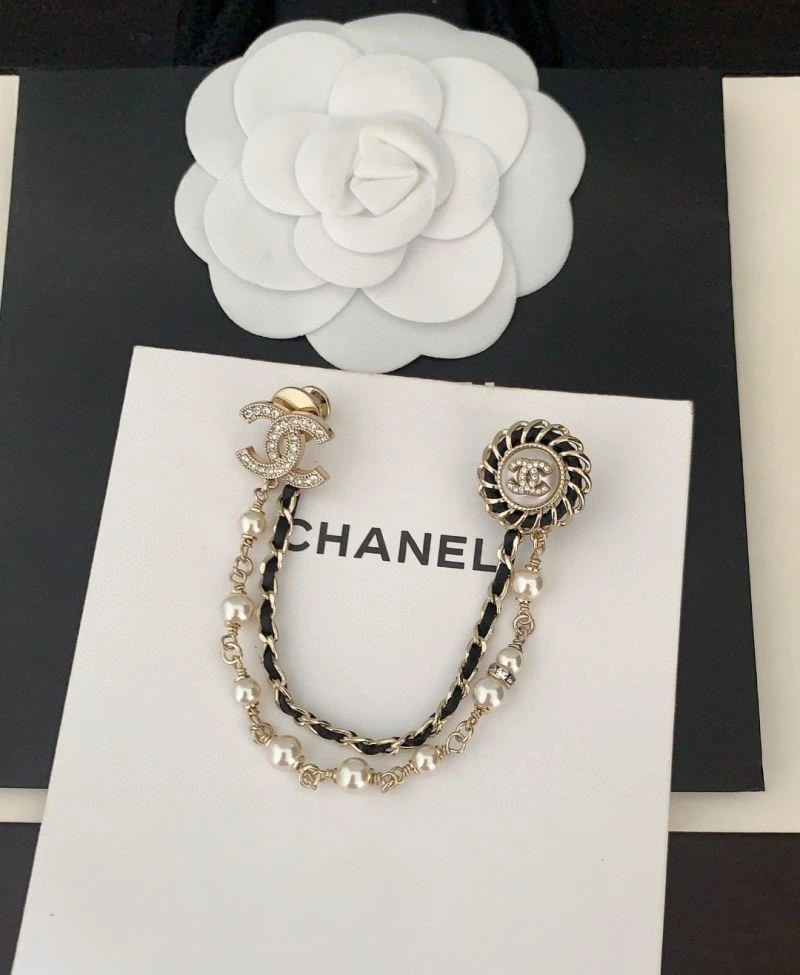 Lightweight Chanel Brooches 224438