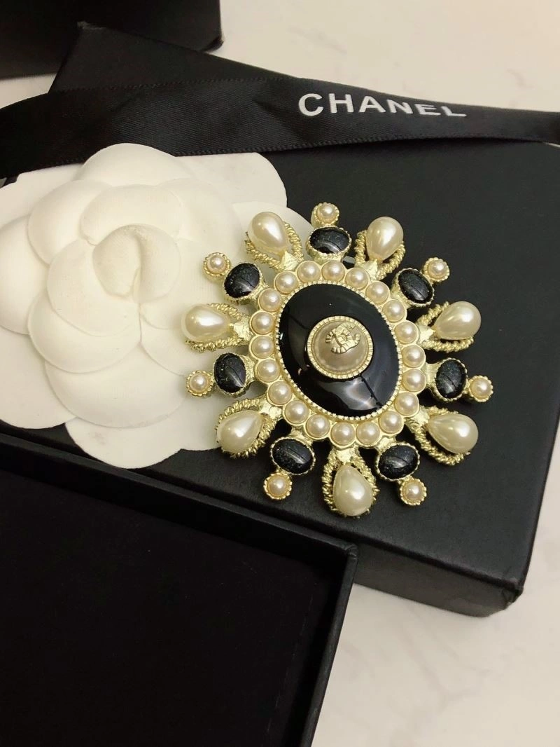 Chanel Brooches Cozy 224422