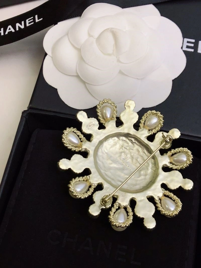 Chanel Brooches Cozy 224422