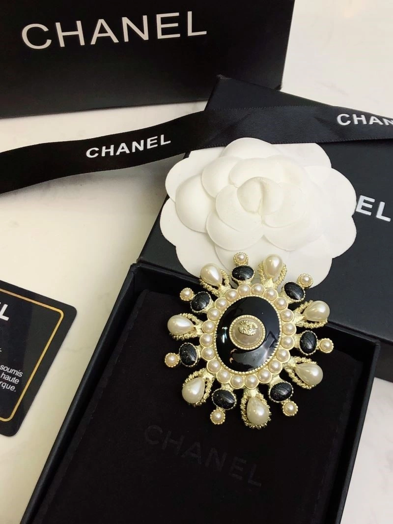 Chanel Brooches Cozy 224422