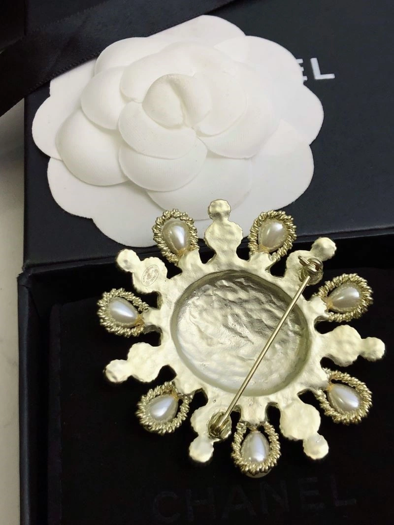 Chanel Brooches Cozy 224422