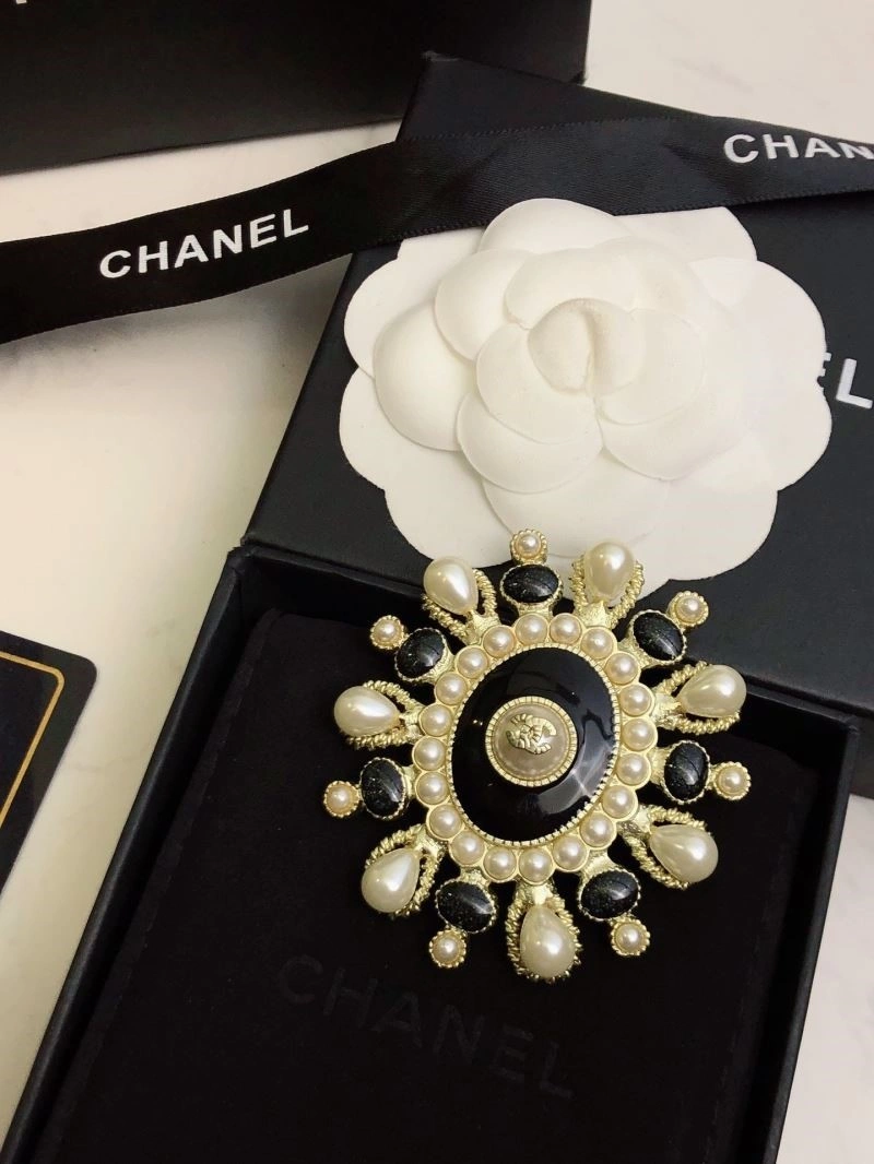 Chanel Brooches Cozy 224422