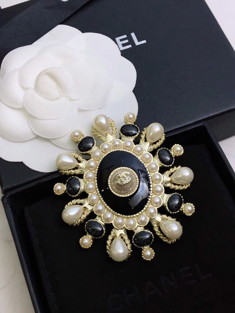 Chanel Brooches Cozy 224422