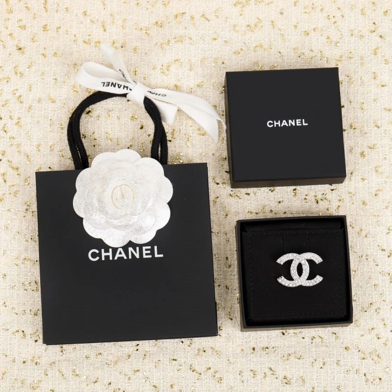 Compact Chanel Brooches 224429