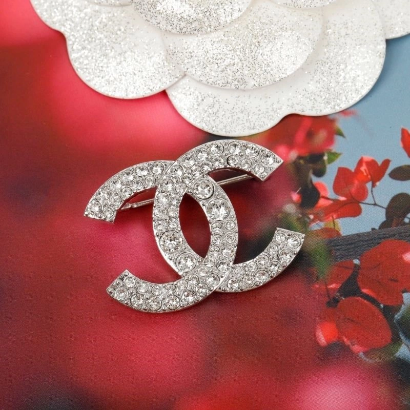 Compact Chanel Brooches 224429