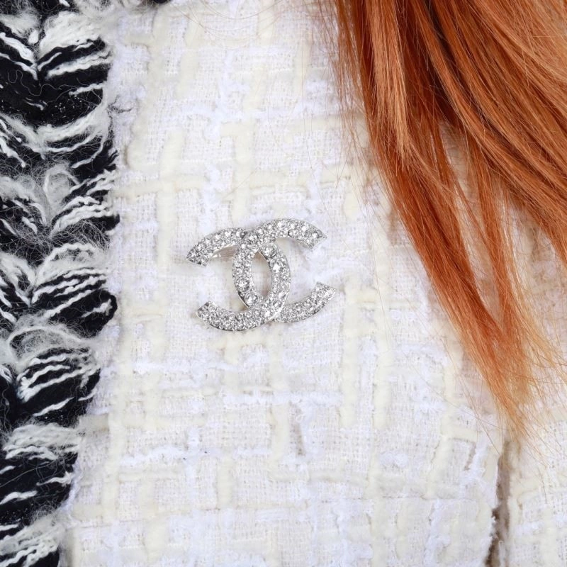 Compact Chanel Brooches 224429