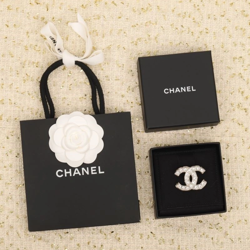 Cozy Chanel Brooches 224490