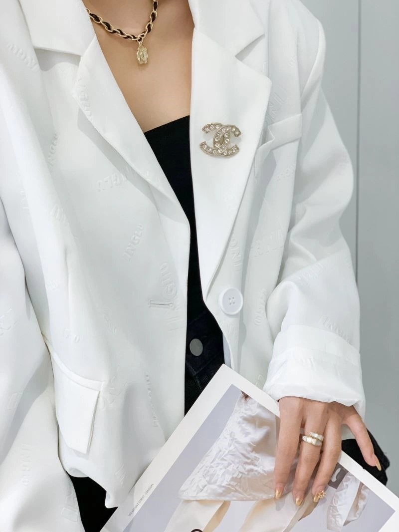 Cozy Chanel Brooches 224490