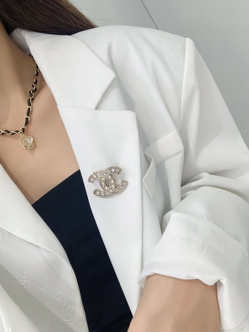 Cozy Chanel Brooches 224490