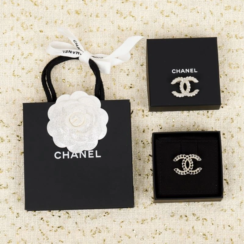 Attractive Chanel Brooches 224424