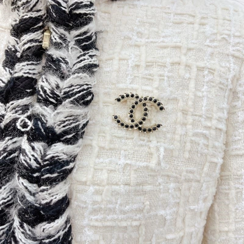 Attractive Chanel Brooches 224424