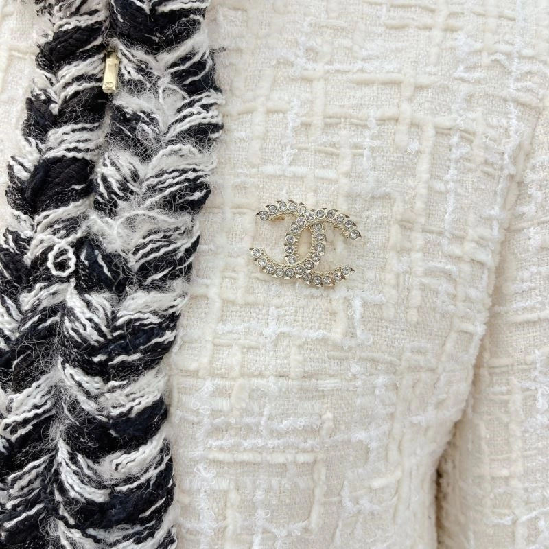 Attractive Chanel Brooches 224424