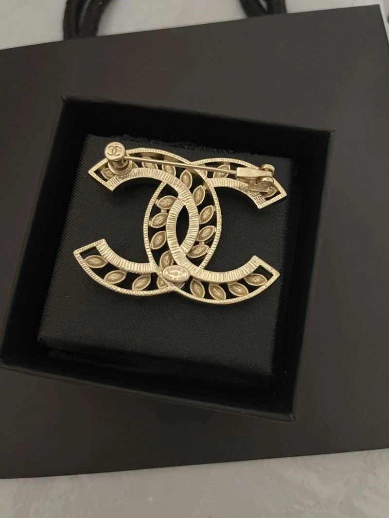 Seasonal Chanel Brooches 224427