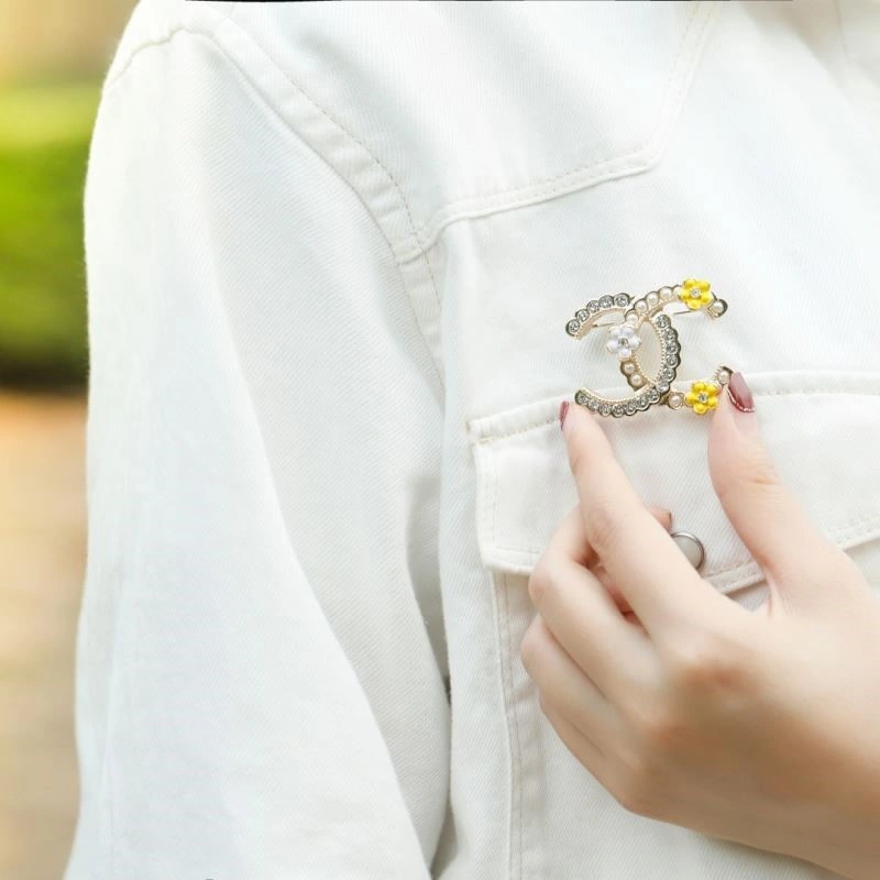 Chanel Brooches StreetReady 224417