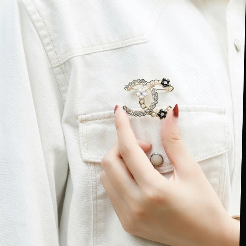 Chanel Brooches StreetReady 224417
