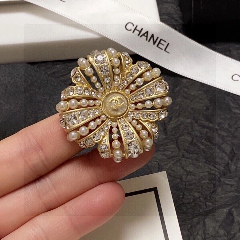 Durable Chanel Brooches 224412