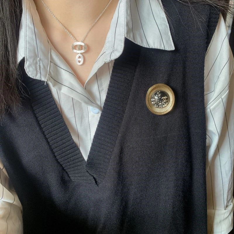 Neat Chanel Brooches 224415