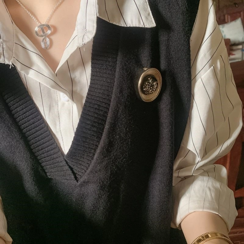 Neat Chanel Brooches 224415