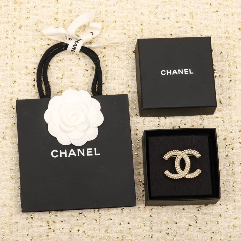 Chanel Brooches EyeCatching 224409