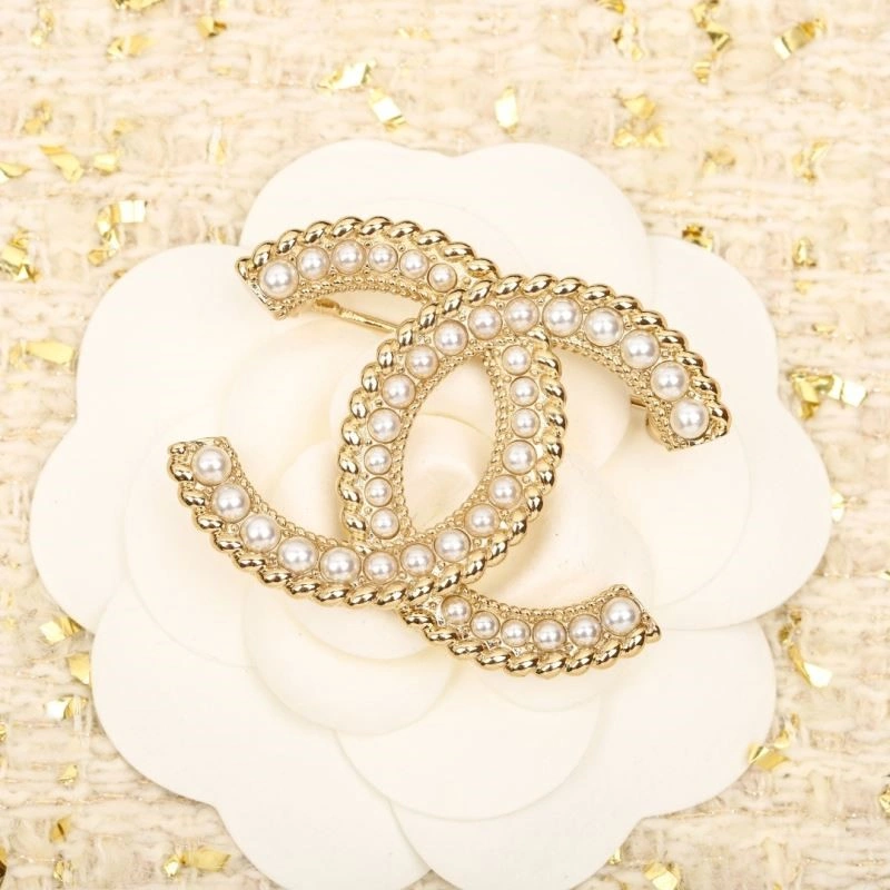 Chanel Brooches EyeCatching 224409