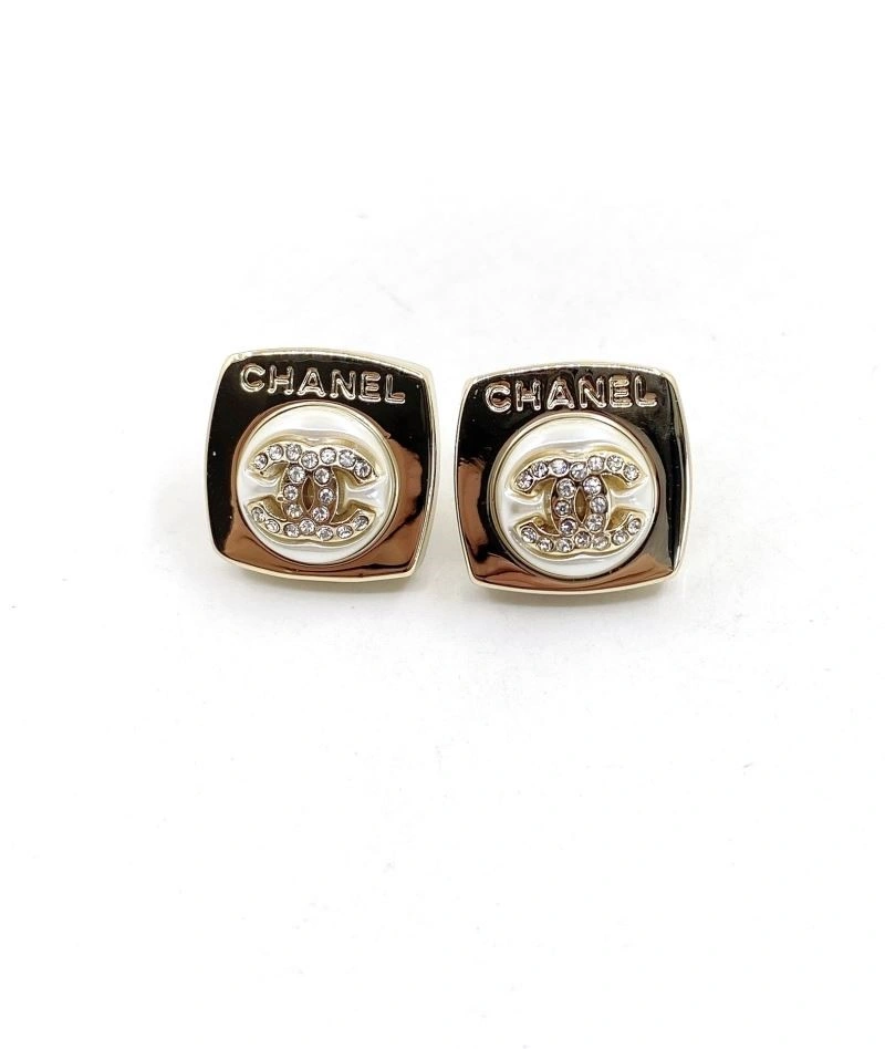 Lightweight Chanel Brooches 224408
