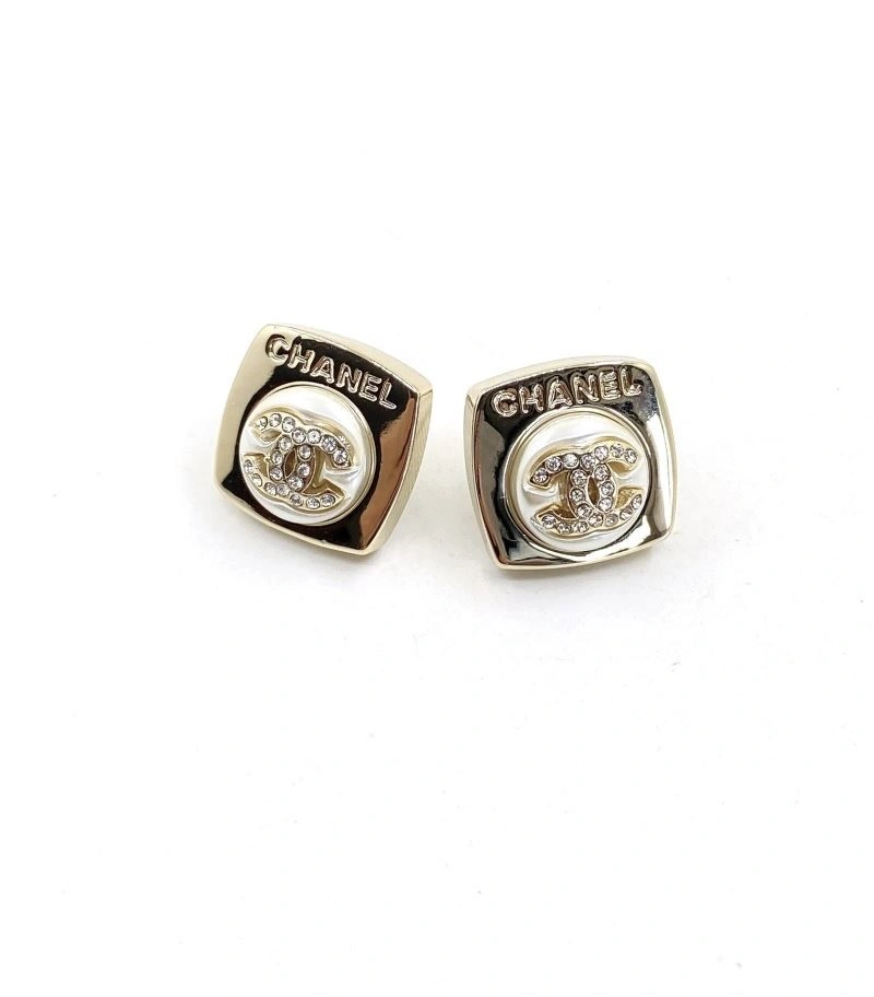 Lightweight Chanel Brooches 224408