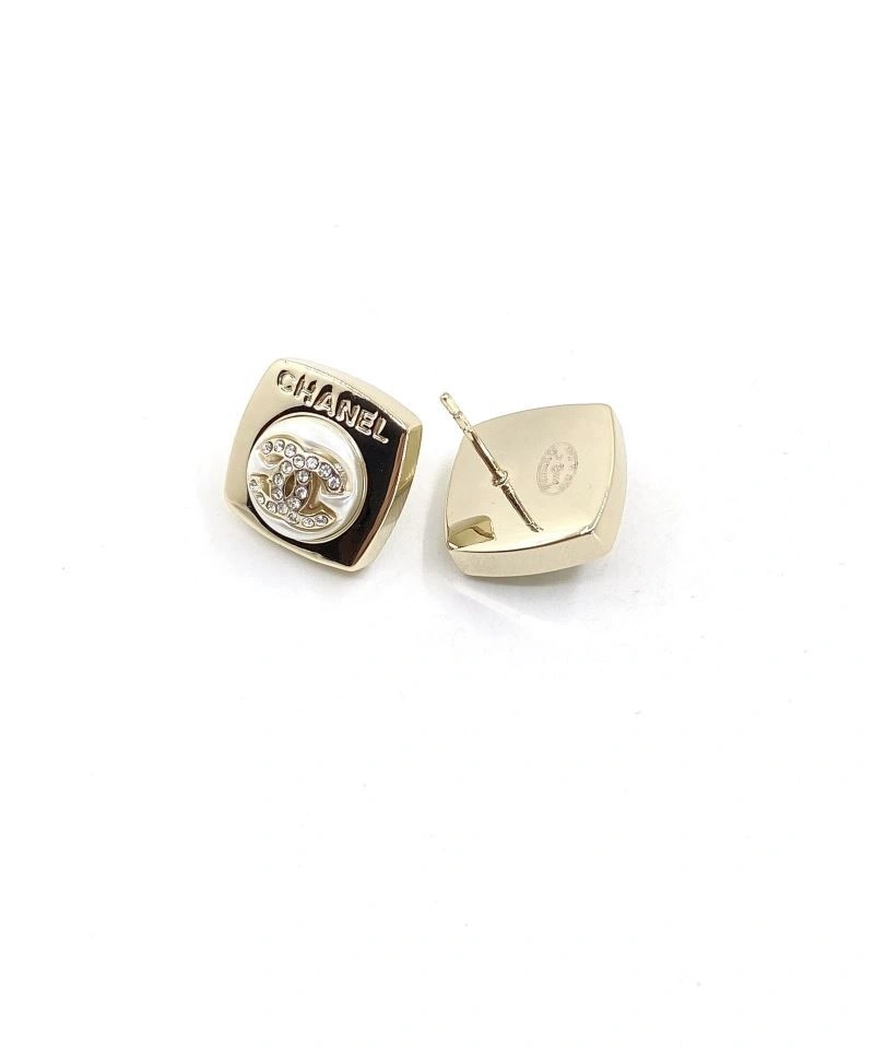 Lightweight Chanel Brooches 224408