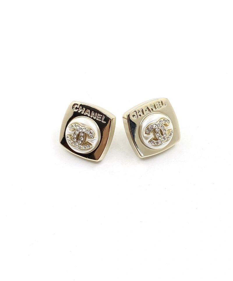 Lightweight Chanel Brooches 224408