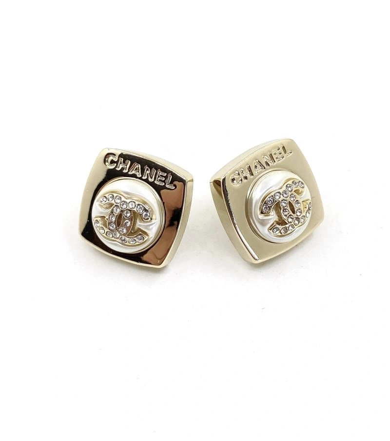 Lightweight Chanel Brooches 224408