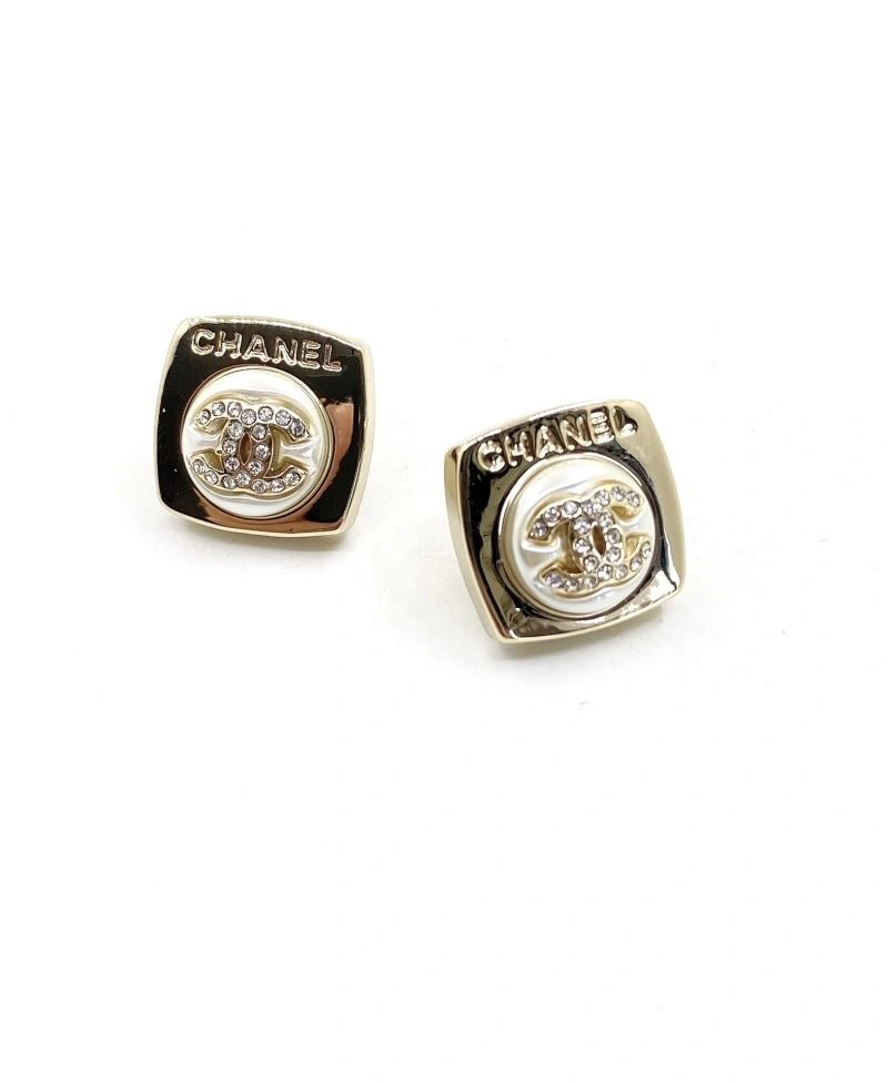 Lightweight Chanel Brooches 224408
