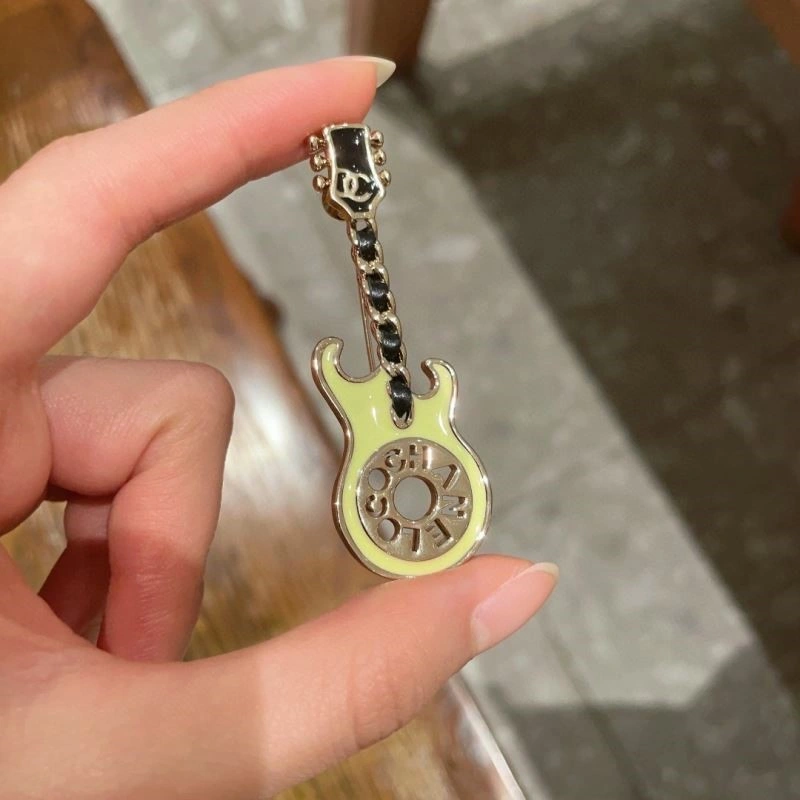 TechFriendly Chanel Brooches 224403