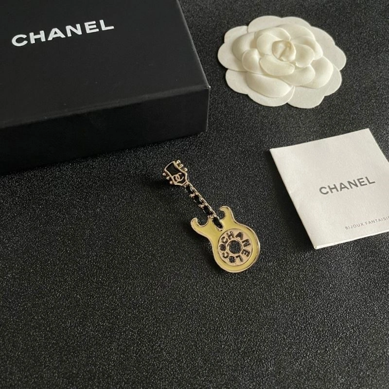TechFriendly Chanel Brooches 224403