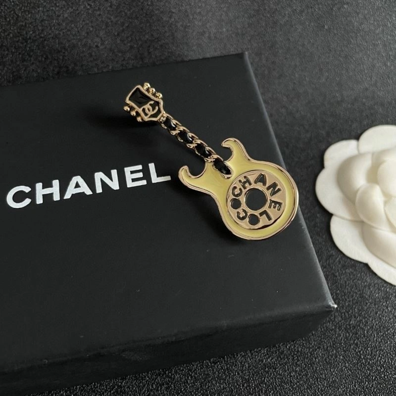 TechFriendly Chanel Brooches 224403