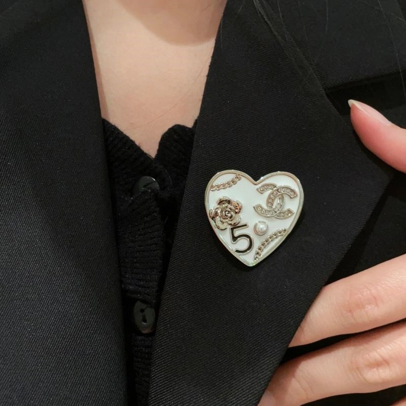 Chanel Brooches Functional 224405