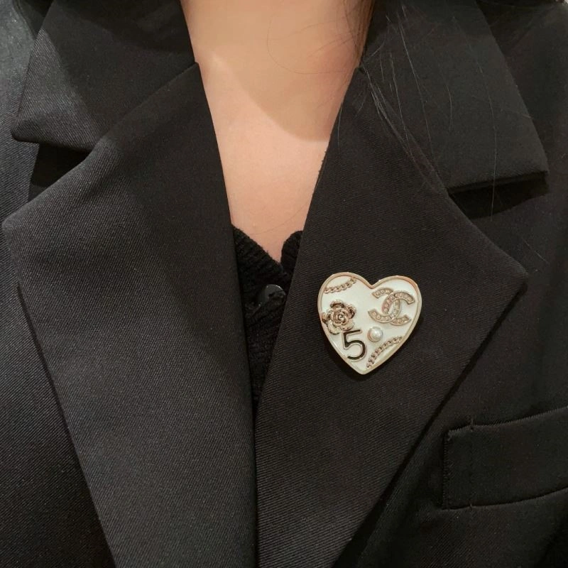 Chanel Brooches Functional 224405
