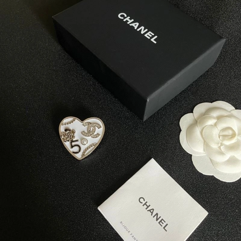 Chanel Brooches Functional 224405