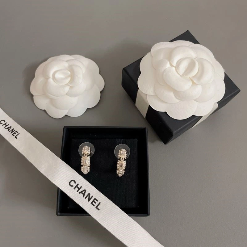 WellDesigned Chanel Brooches 224413