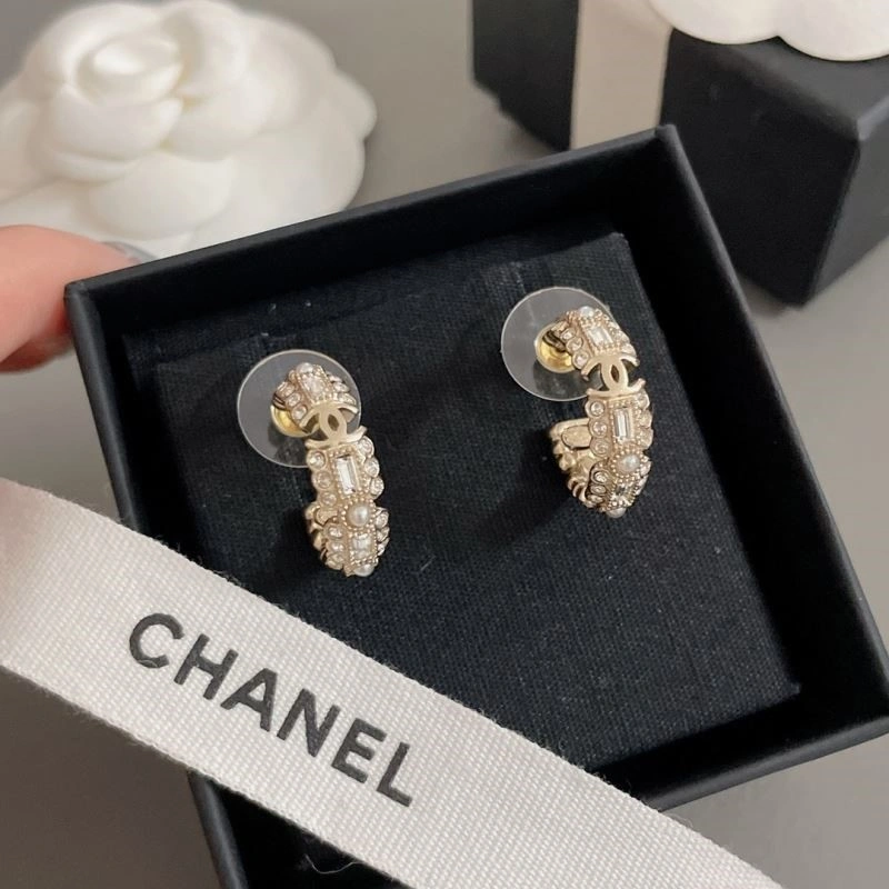 WellDesigned Chanel Brooches 224413