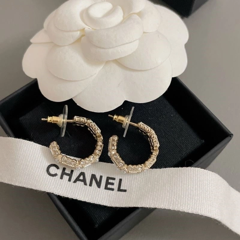 WellDesigned Chanel Brooches 224413