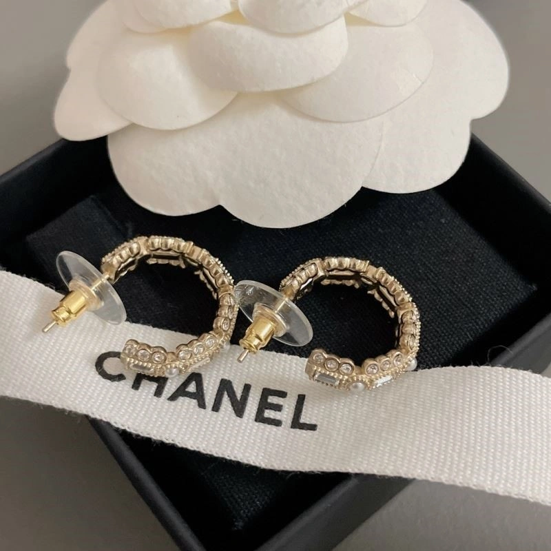 WellDesigned Chanel Brooches 224413