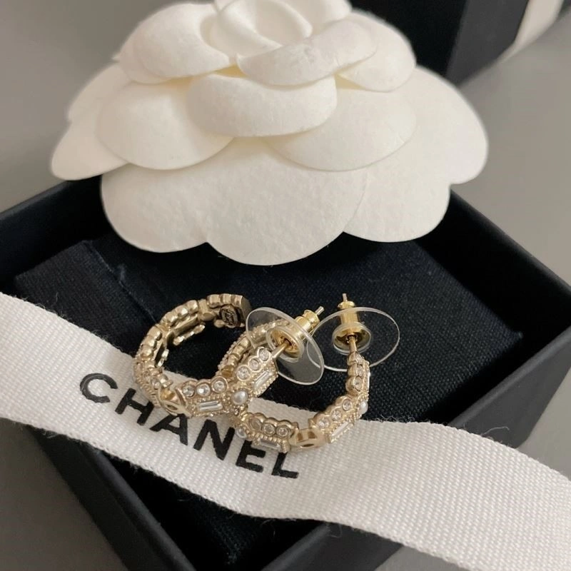 WellDesigned Chanel Brooches 224413