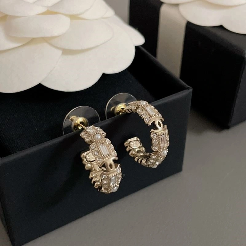 WellDesigned Chanel Brooches 224413