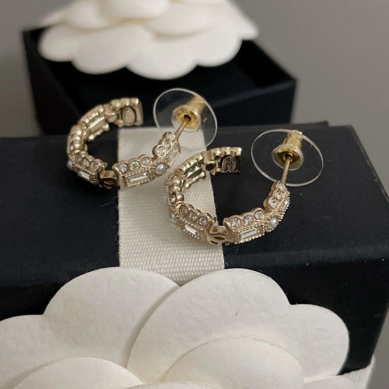 WellDesigned Chanel Brooches 224413