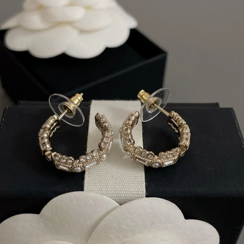WellDesigned Chanel Brooches 224413