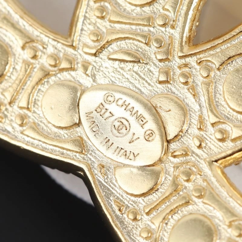 SmoothTexture Chanel Brooches 224400