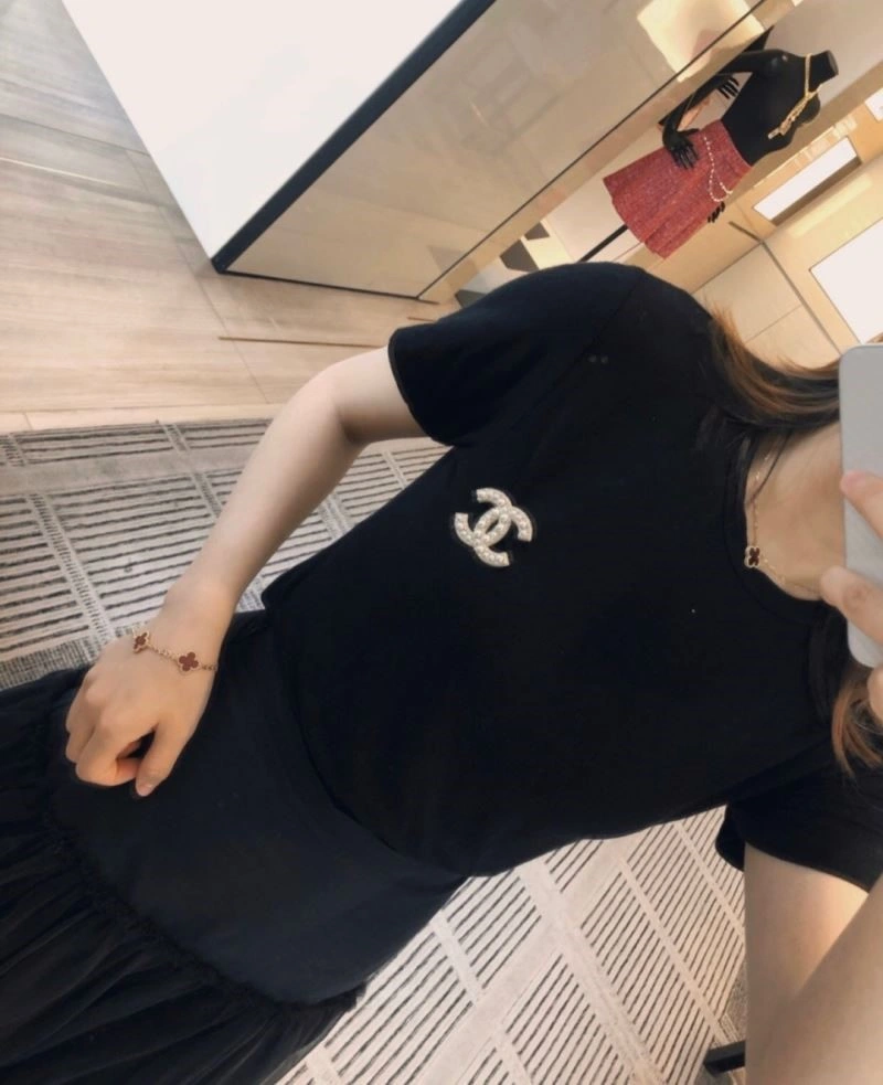 SmoothTexture Chanel Brooches 224400