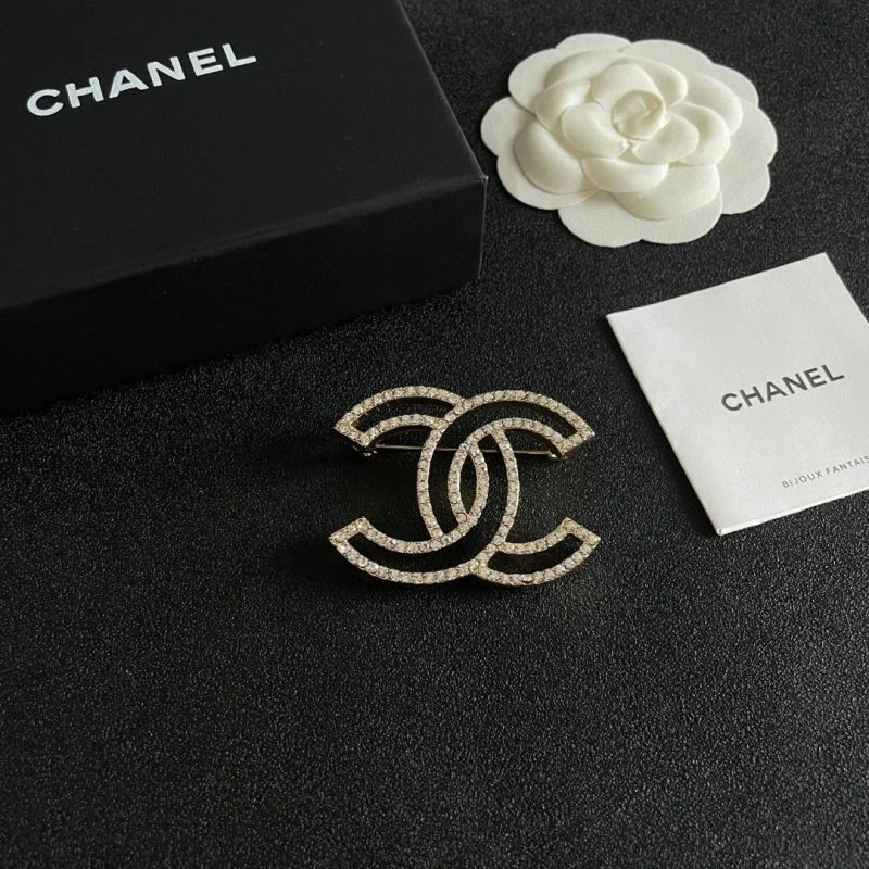 Sleek Chanel Brooches 224428