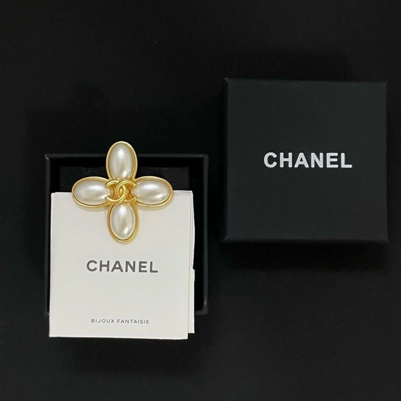 Breathable Chanel Brooches 224401