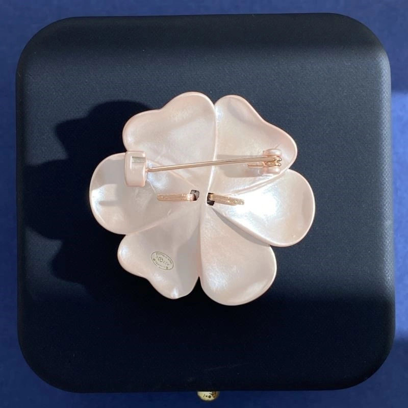 Chanel Brooches Lightweight 224393